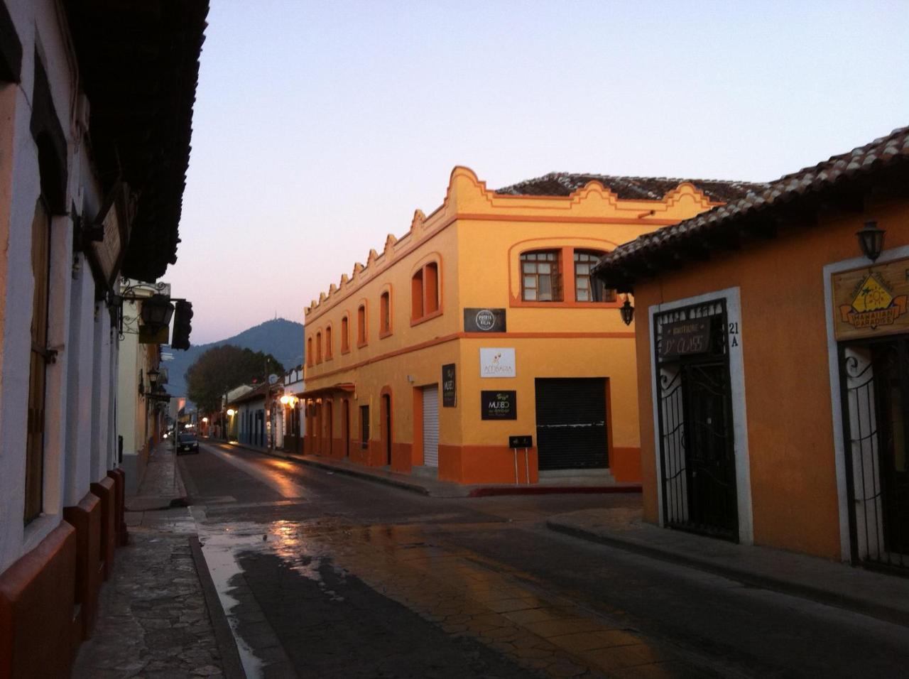 San Cristóbal de Las Casas Puerta Vieja Hostel מראה חיצוני תמונה